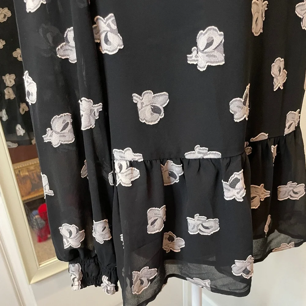 Loft Black and Off-White Ruffle-Bottom Top - PM - Picture 8 of 14